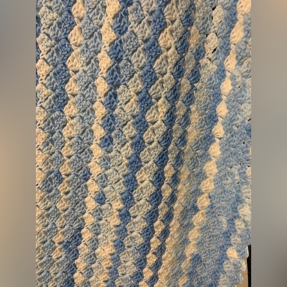 Beautiful soft blue crochet throw new - Picture 3 of 5